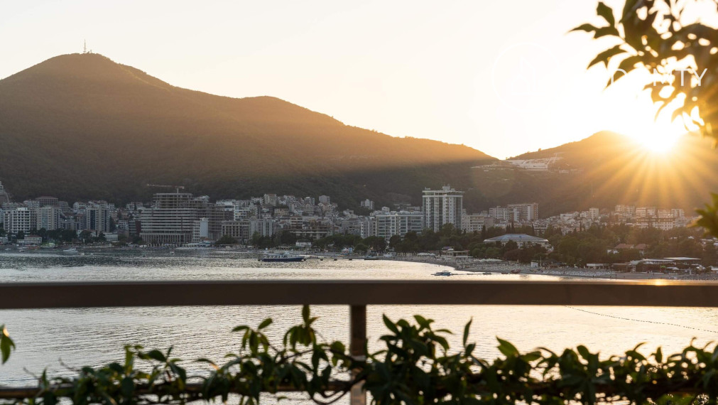 Luxusný strešný byt s terasami, s výhľadom na more, Dukley Gardens, Budva, Čierna Hora