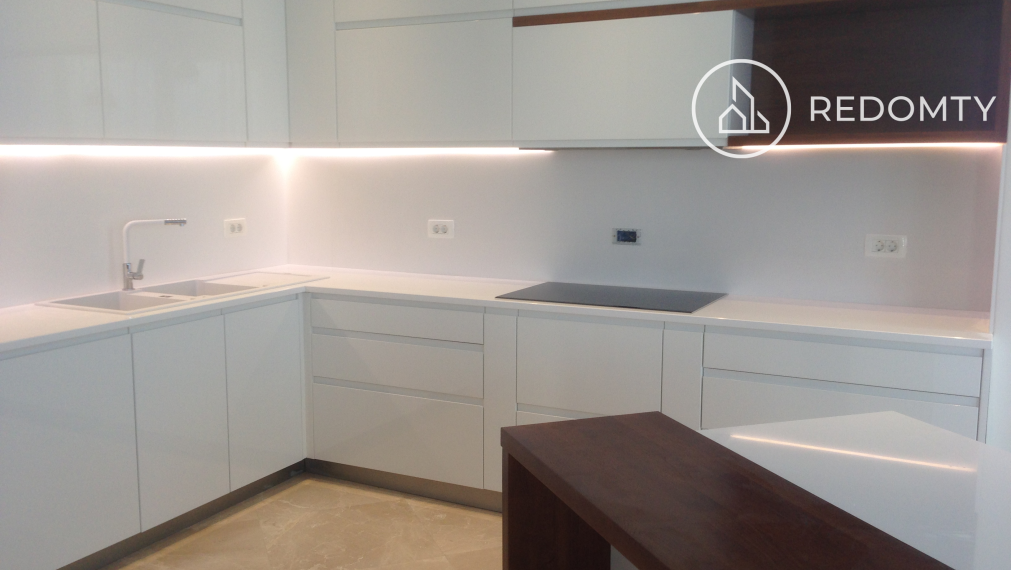 Luxusná vila s bazénom a výhľadom na more, Blizikuce, Čierna Hora