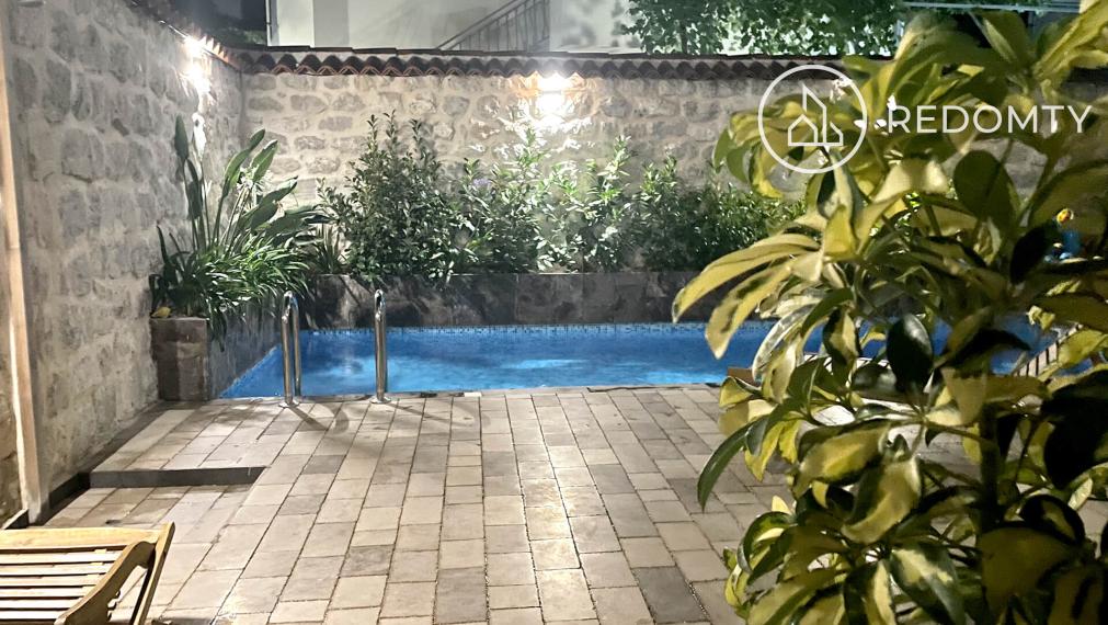 Mini hotel s bazénom Risan, Čierna Hora