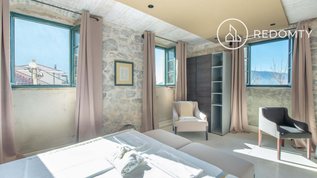 Mini hotel s bazénom Risan, Čierna Hora