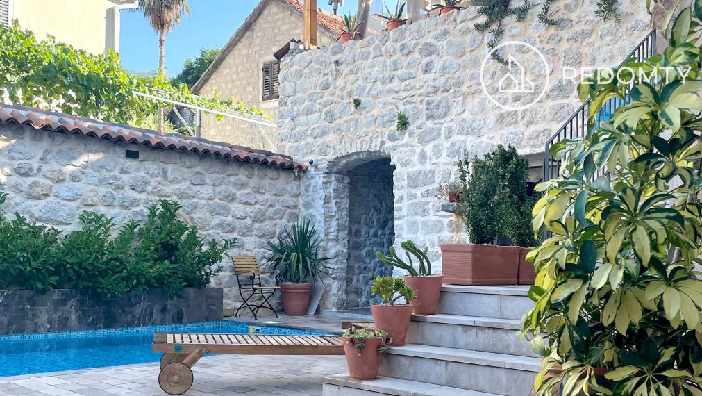 Mini hotel s bazénom Risan, Čierna Hora