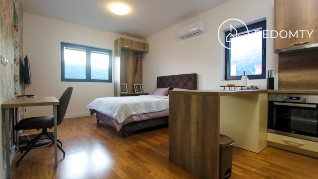 Predaj svetlého štúdia s výhľadom na more, Bečići, Čierna Hora