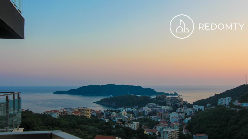 Predaj svetlého štúdia s výhľadom na more, Bečići, Čierna Hora