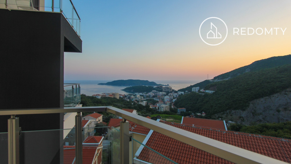 Predaj svetlého štúdia s výhľadom na more, Bečići, Čierna Hora