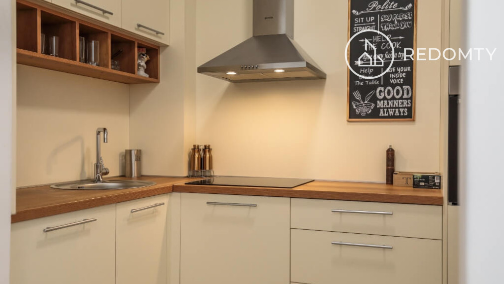 Predaj 1 izbový priestranný byt, Becici, Čierna Hora