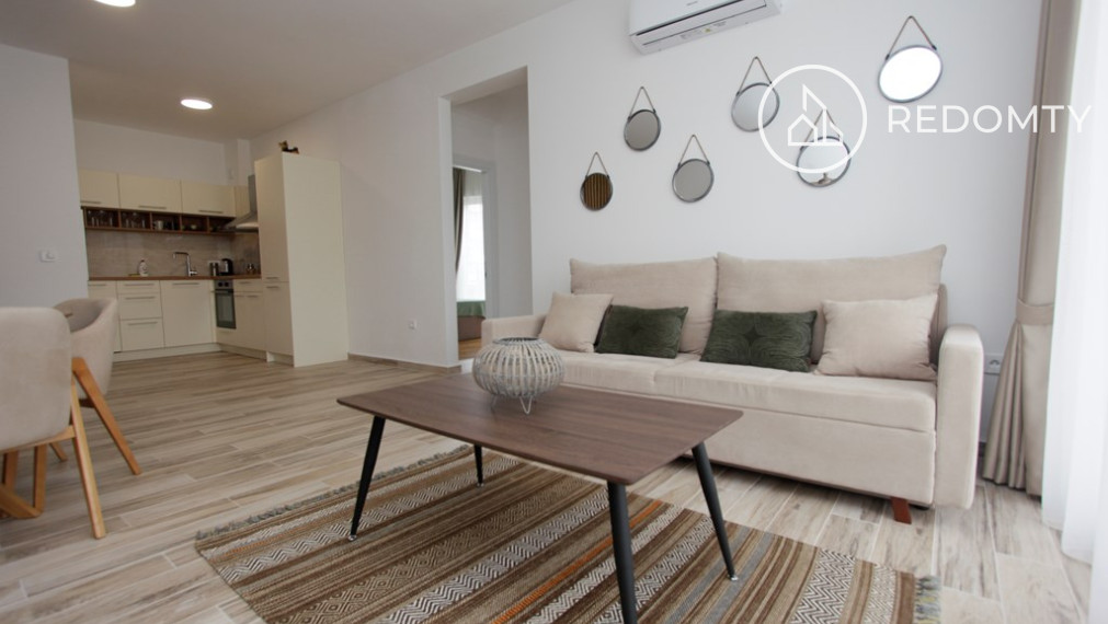 Predaj 1 izbový priestranný byt, Becici, Čierna Hora