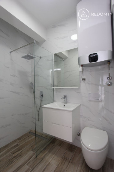 Predaj 1 izbový priestranný byt, Becici, Čierna Hora