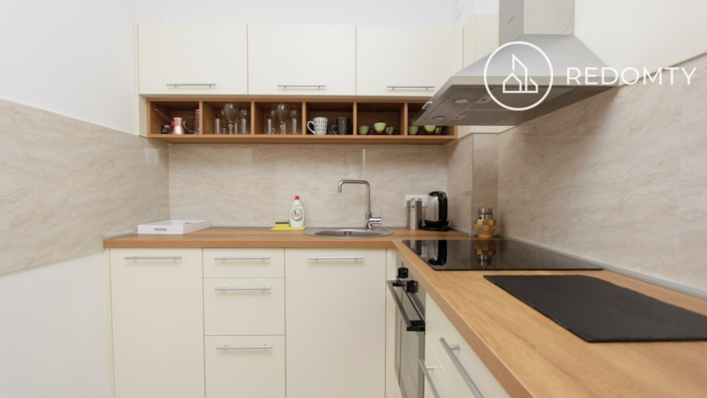 Predaj 1 izbový priestranný byt, Becici, Čierna Hora