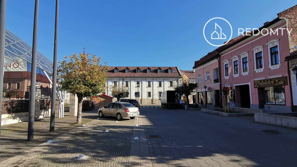 Predaj historickej budovy - Dom Módy na Nám. gen. M. R. Štefánika v Brezne