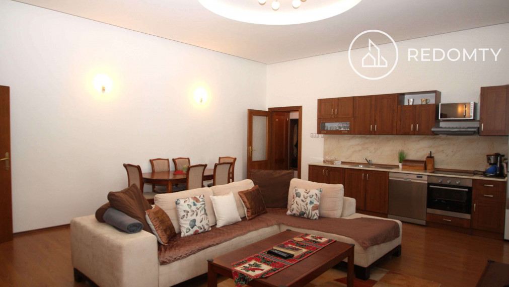 Predaj historickej budovy - Dom Módy na Nám. gen. M. R. Štefánika v Brezne