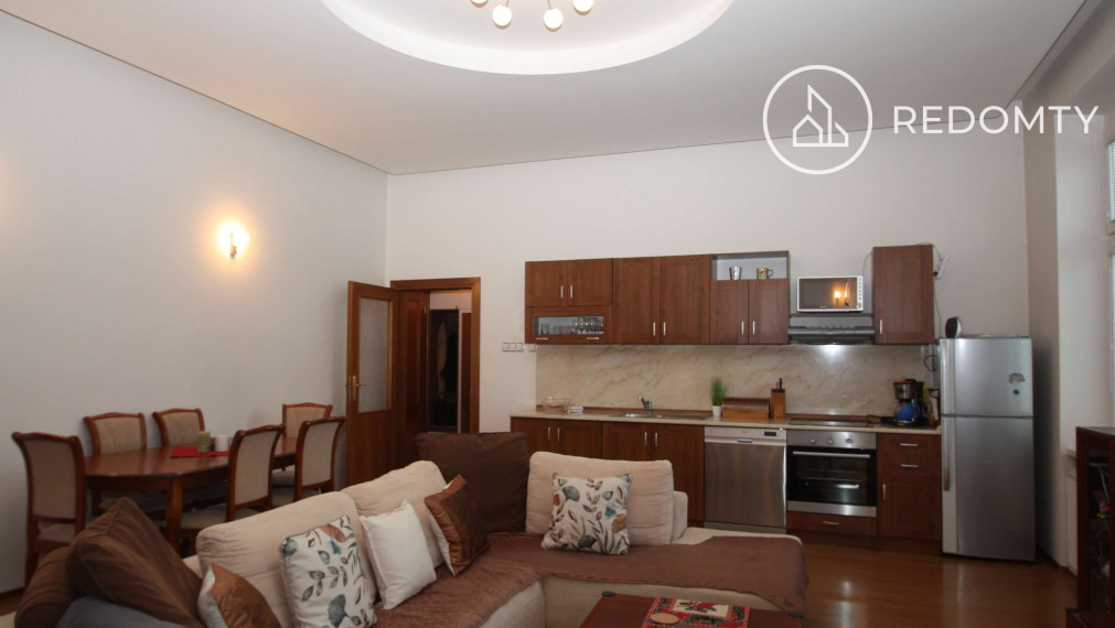 Predaj historickej budovy - Dom Módy na Nám. gen. M. R. Štefánika v Brezne