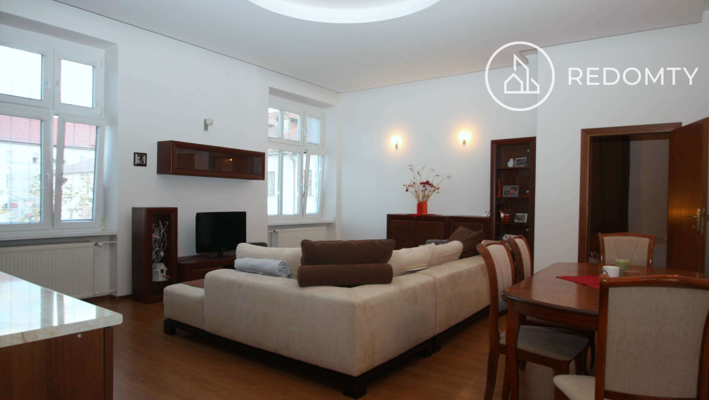 Predaj historickej budovy - Dom Módy na Nám. gen. M. R. Štefánika v Brezne