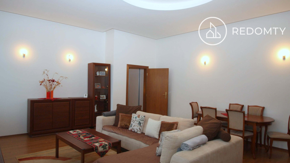 Predaj historickej budovy - Dom Módy na Nám. gen. M. R. Štefánika v Brezne