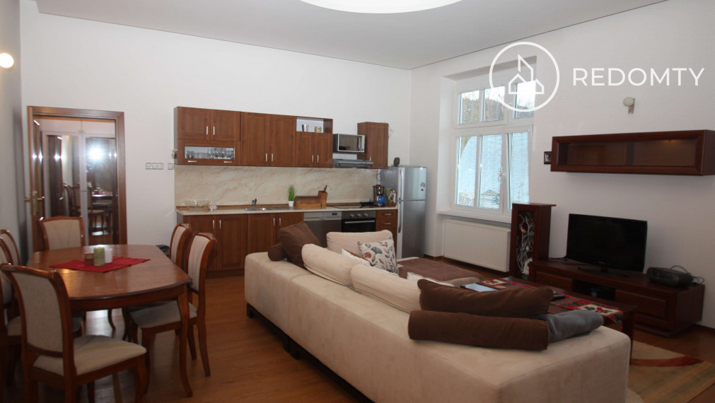 Predaj historickej budovy - Dom Módy na Nám. gen. M. R. Štefánika v Brezne