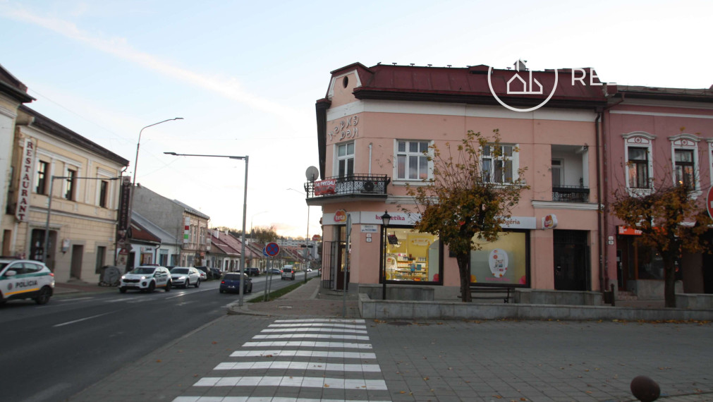 Predaj historickej budovy - Dom Módy na Nám. gen. M. R. Štefánika v Brezne
