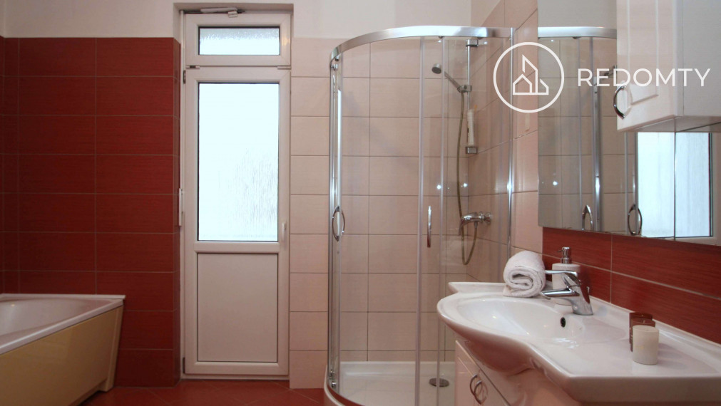 Predaj historickej budovy - Dom Módy na Nám. gen. M. R. Štefánika v Brezne