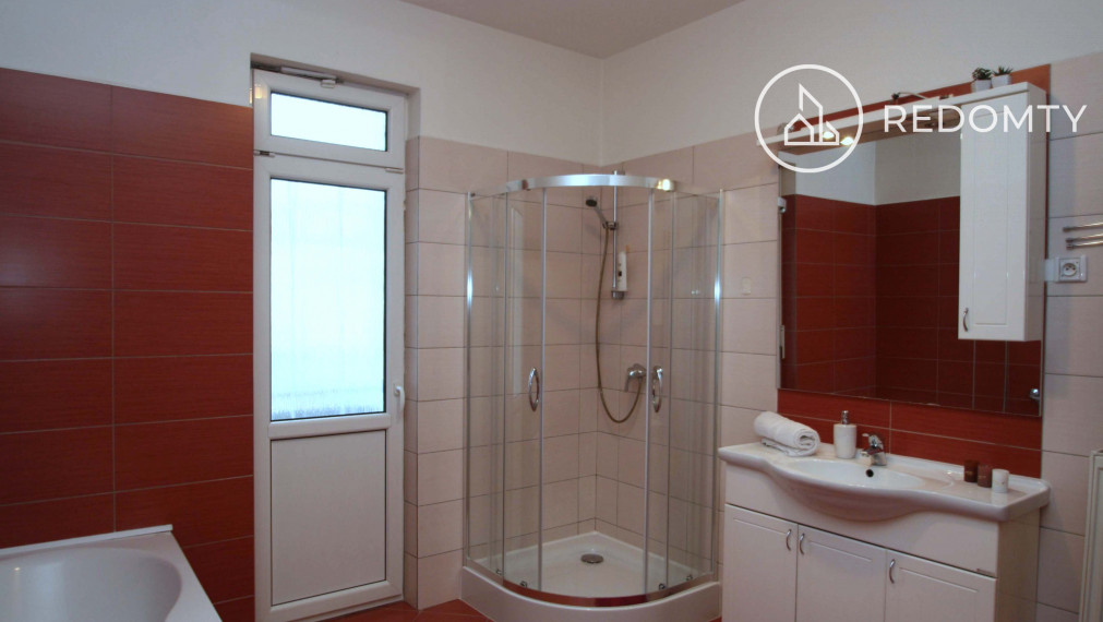 Predaj historickej budovy - Dom Módy na Nám. gen. M. R. Štefánika v Brezne