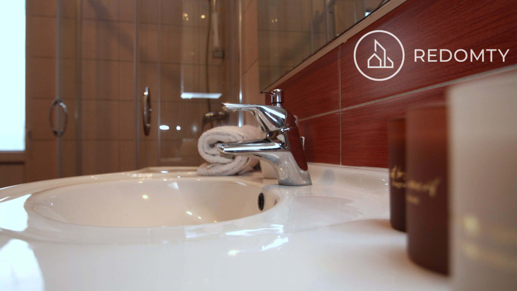 Predaj historickej budovy - Dom Módy na Nám. gen. M. R. Štefánika v Brezne