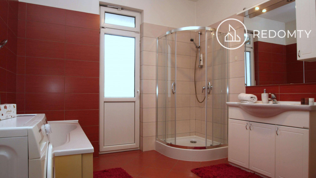 Predaj historickej budovy - Dom Módy na Nám. gen. M. R. Štefánika v Brezne