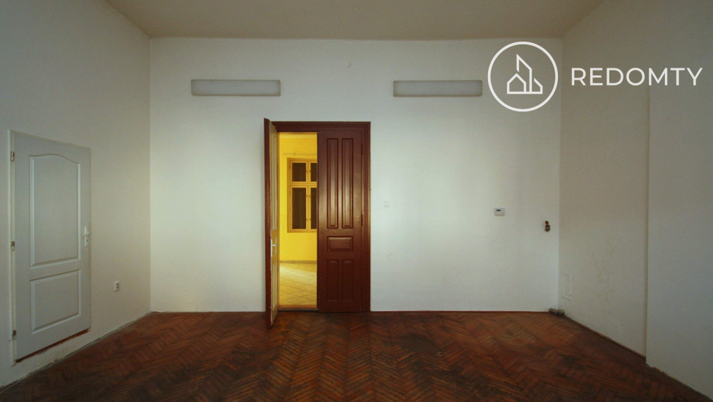 Predaj historickej budovy - Dom Módy na Nám. gen. M. R. Štefánika v Brezne