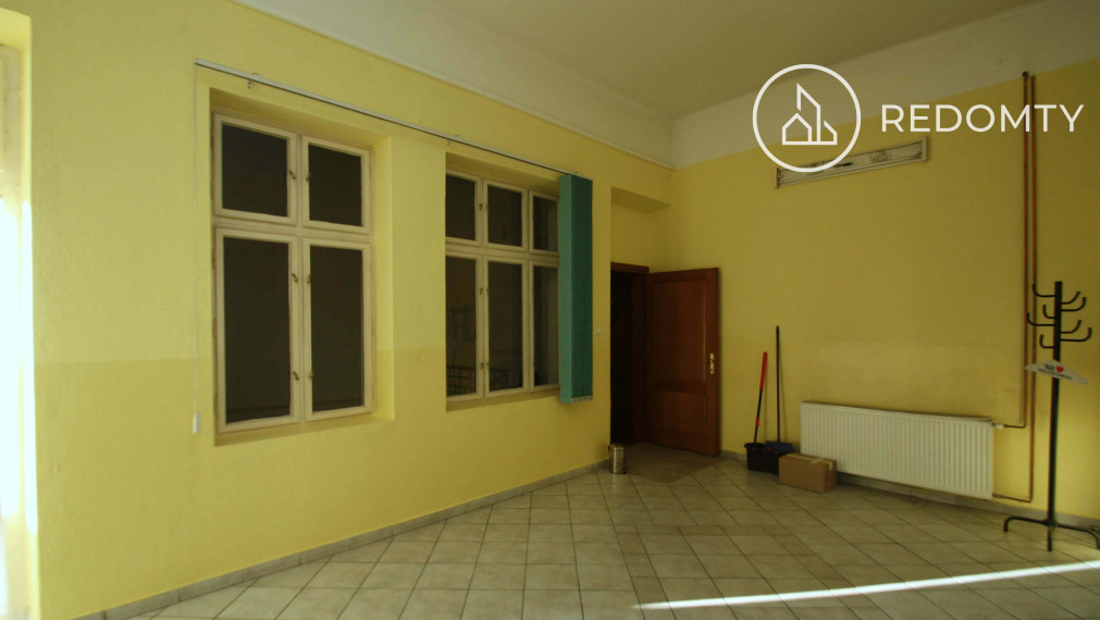 Predaj historickej budovy - Dom Módy na Nám. gen. M. R. Štefánika v Brezne