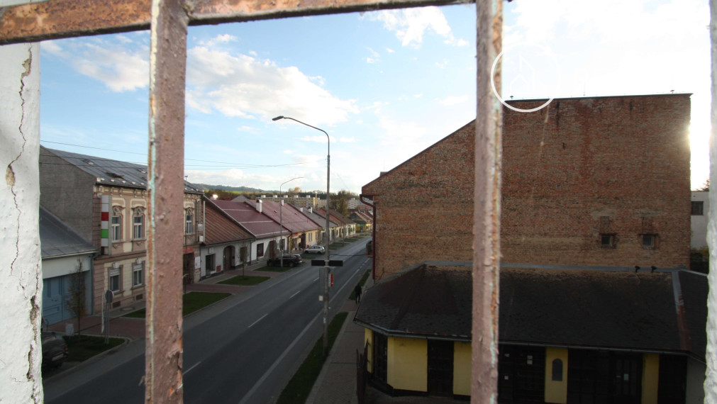 Predaj historickej budovy - Dom Módy na Nám. gen. M. R. Štefánika v Brezne