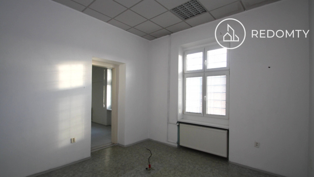 Predaj historickej budovy - Dom Módy na Nám. gen. M. R. Štefánika v Brezne