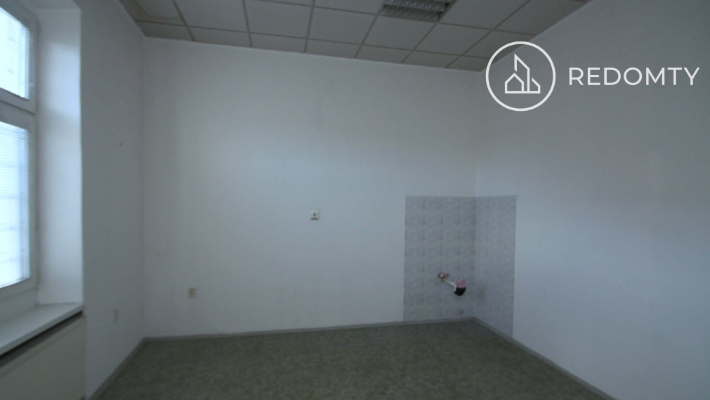 Predaj historickej budovy - Dom Módy na Nám. gen. M. R. Štefánika v Brezne