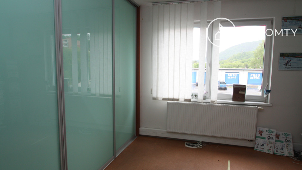 Prenájom kancelárskych priestorov, školiaca miestnosť, rôzne veľkosti, Brezno