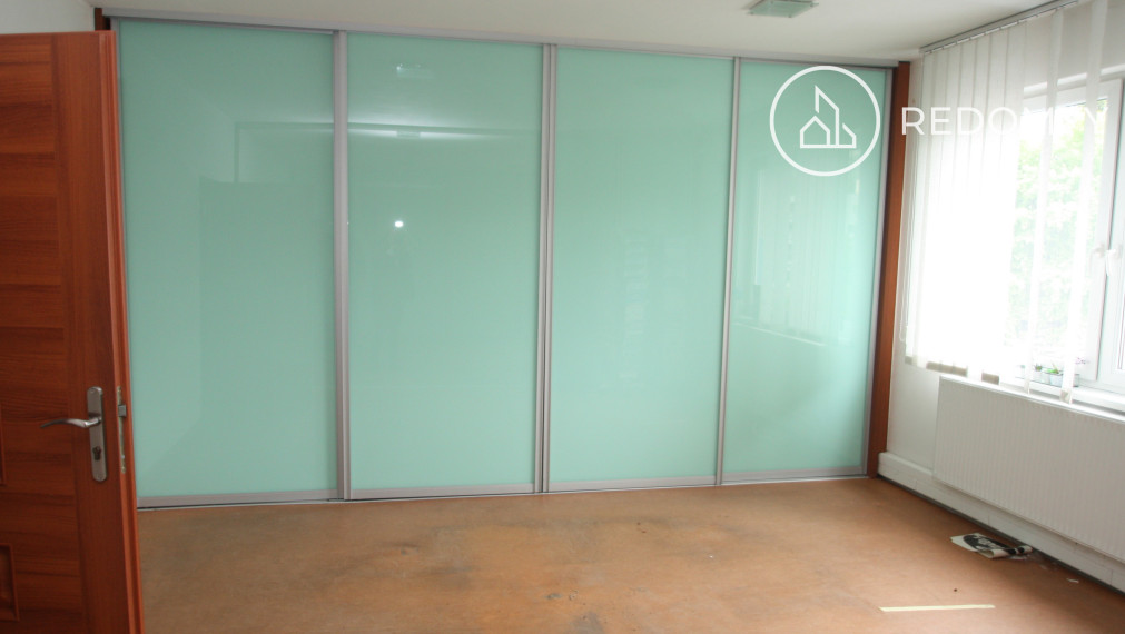 Prenájom kancelárskych priestorov, školiaca miestnosť, rôzne veľkosti, Brezno