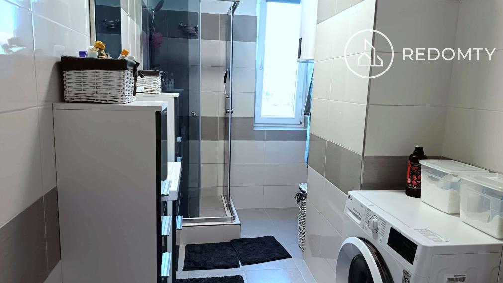 Predaj 2 izbového zrekonštruovaného zariadeného tehlového bytu, Dolná Lehota, na krok od Krpáčova