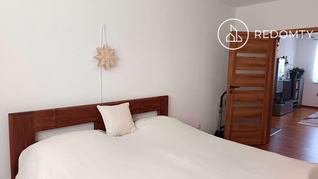 Predaj 2 izbového zrekonštruovaného zariadeného tehlového bytu, Dolná Lehota, na krok od Krpáčova