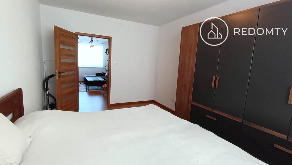 Predaj 2 izbového zrekonštruovaného zariadeného tehlového bytu, Dolná Lehota, na krok od Krpáčova