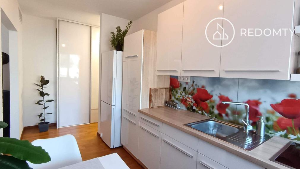 Predaj 2 izbového zrekonštruovaného zariadeného tehlového bytu, Dolná Lehota, na krok od Krpáčova