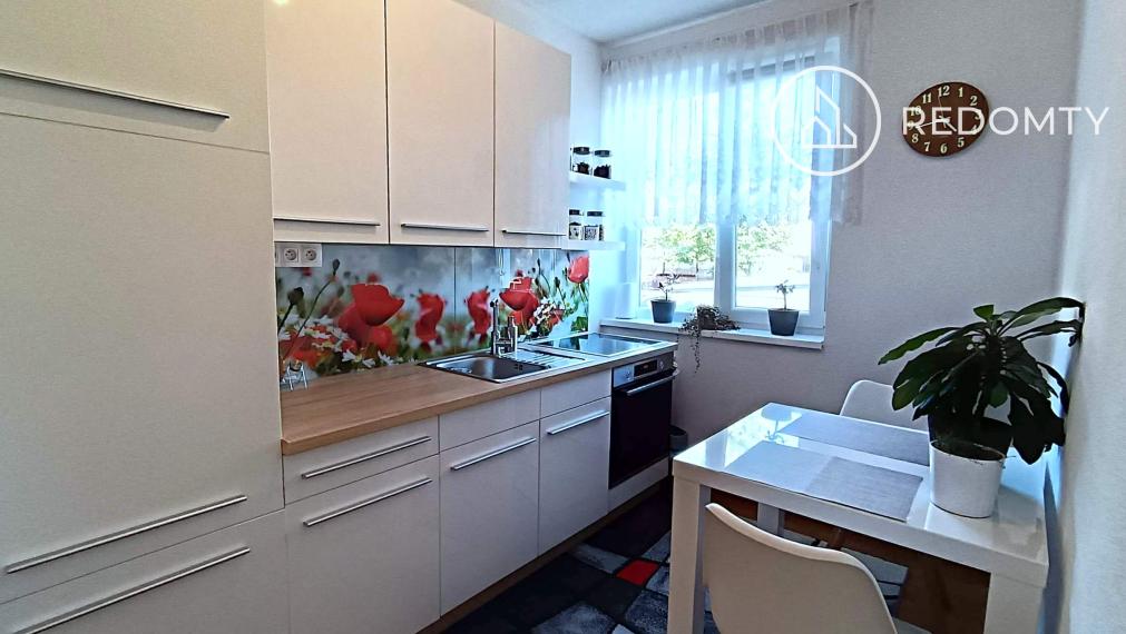 Predaj 2 izbového zrekonštruovaného zariadeného tehlového bytu, Dolná Lehota, na krok od Krpáčova