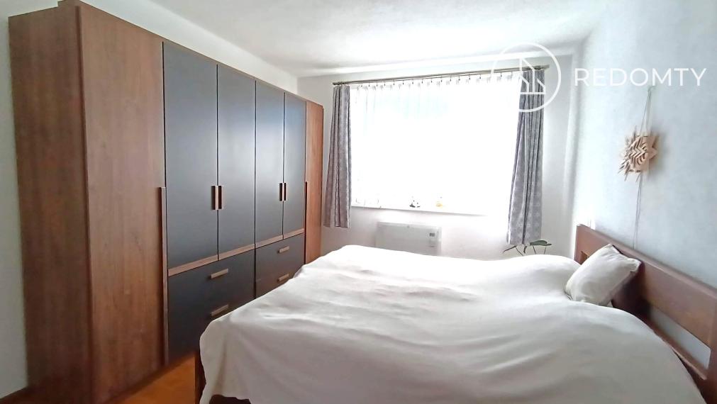 Predaj 2 izbového zrekonštruovaného zariadeného tehlového bytu, Dolná Lehota, na krok od Krpáčova