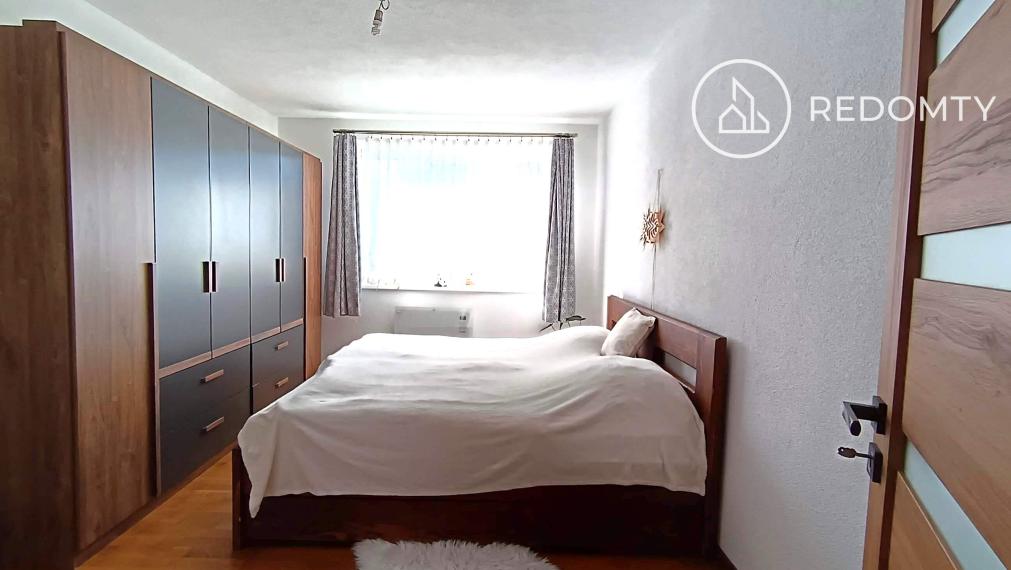 Predaj 2 izbového zrekonštruovaného zariadeného tehlového bytu, Dolná Lehota, na krok od Krpáčova