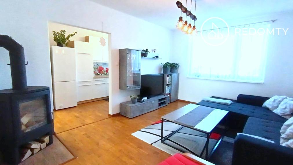 Predaj 2 izbového zrekonštruovaného zariadeného tehlového bytu, Dolná Lehota, na krok od Krpáčova