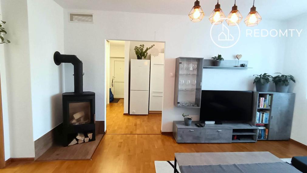 Predaj 2 izbového zrekonštruovaného zariadeného tehlového bytu, Dolná Lehota, na krok od Krpáčova