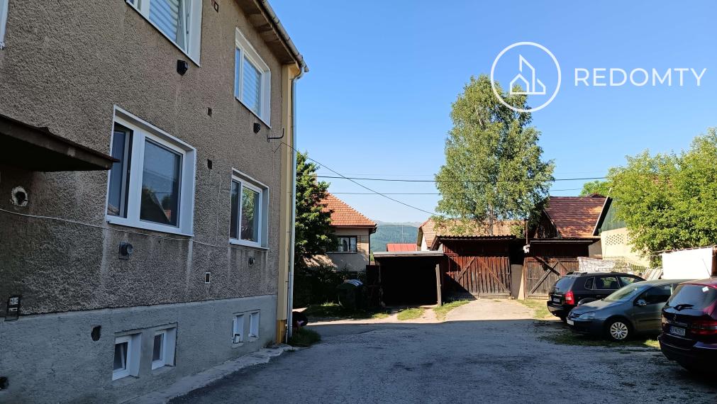 Predaj 2 izbového zrekonštruovaného zariadeného tehlového bytu, Dolná Lehota, na krok od Krpáčova