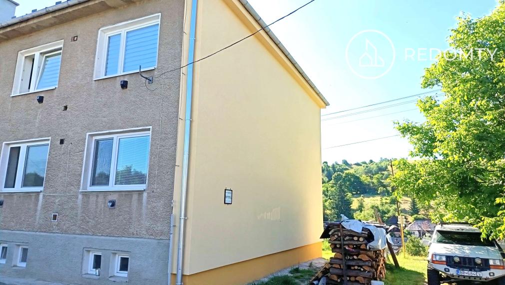 Predaj 2 izbového zrekonštruovaného zariadeného tehlového bytu, Dolná Lehota, na krok od Krpáčova