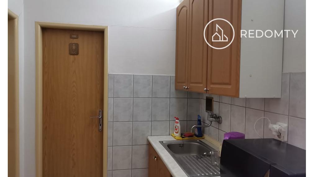 PRENAJATÉ Komerčný priestor 20 m2, v pasáží nám. M. R. Štefánika, Brezno s parkovacím miestom