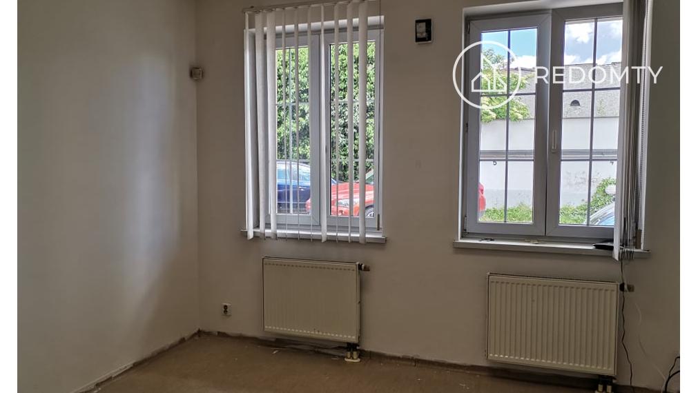 PRENAJATÉ Komerčný priestor 20 m2, v pasáží nám. M. R. Štefánika, Brezno s parkovacím miestom