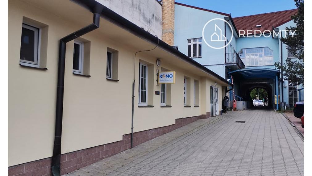 PRENAJATÉ Komerčný priestor 20 m2, v pasáží nám. M. R. Štefánika, Brezno s parkovacím miestom