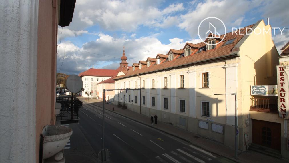 Prenájom priestorov  na 1. poschodí Dom Módy na Nám. gen. M. R. Štefánika v Brezne