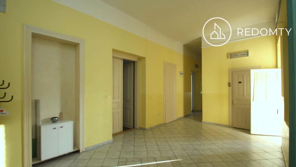 Prenájom priestorov  na 1. poschodí Dom Módy na Nám. gen. M. R. Štefánika v Brezne