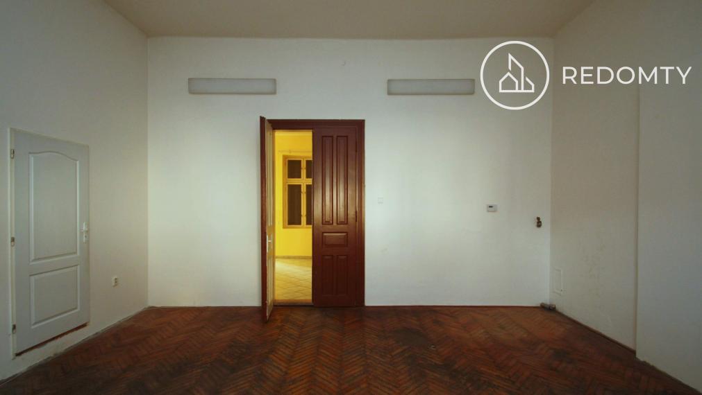 Prenájom priestorov  na 1. poschodí Dom Módy na Nám. gen. M. R. Štefánika v Brezne