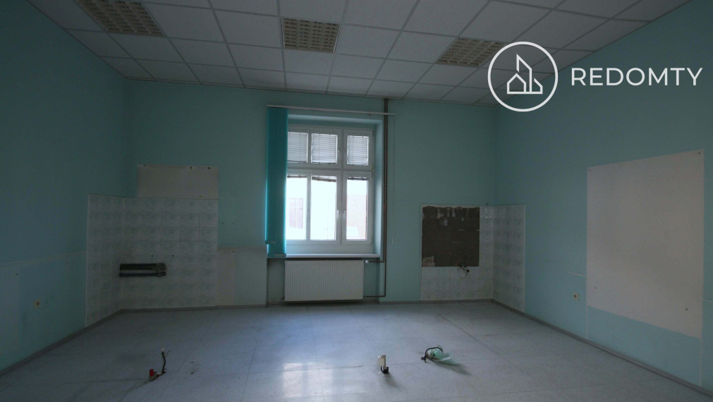 Prenájom priestorov  na 1. poschodí Dom Módy na Nám. gen. M. R. Štefánika v Brezne