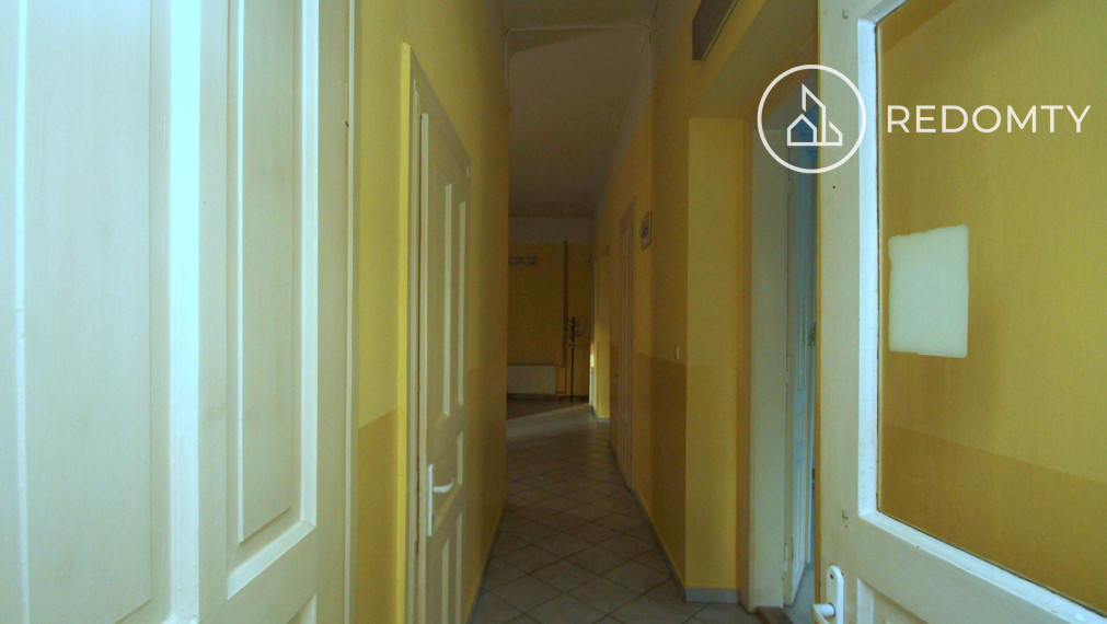 Prenájom priestorov  na 1. poschodí Dom Módy na Nám. gen. M. R. Štefánika v Brezne