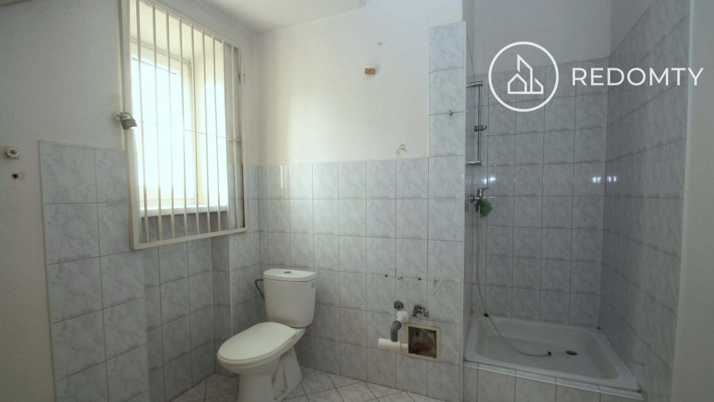 Prenájom priestorov  na 1. poschodí Dom Módy na Nám. gen. M. R. Štefánika v Brezne